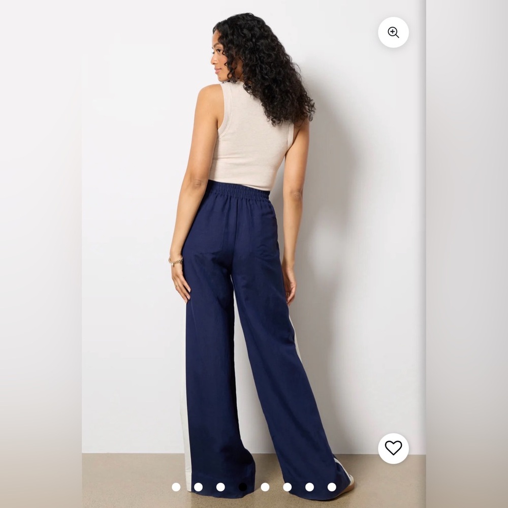 Evereve - Sophia Track Pant
Small - Picture 7 of 8